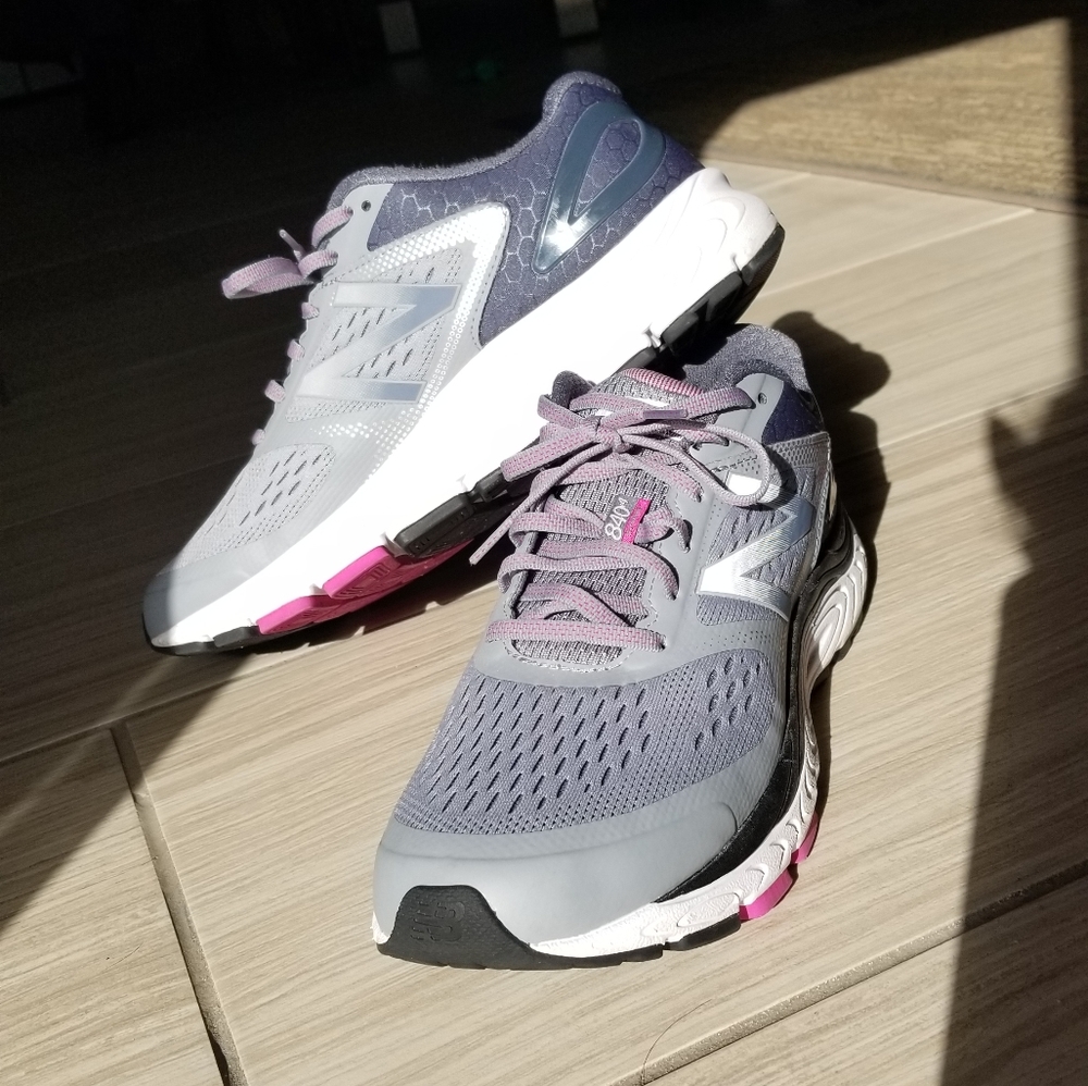 New Balance 840v4 Running Shoe Women Size 10